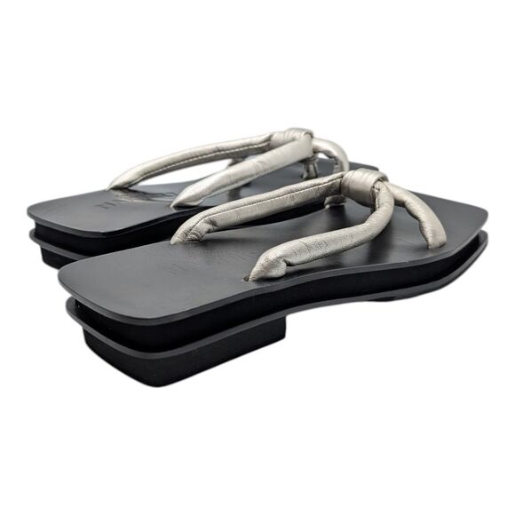 Martinez Roque Silver Sandals Flats Metallic Knot Detail Slip-On US 8.5 - Picture 7 of 16